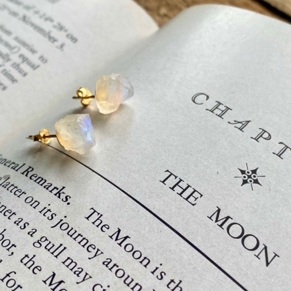 🆕 New Raw Rainbow Moonstone Crystal Stud Gemstone Earrings - Picture 2 of 8